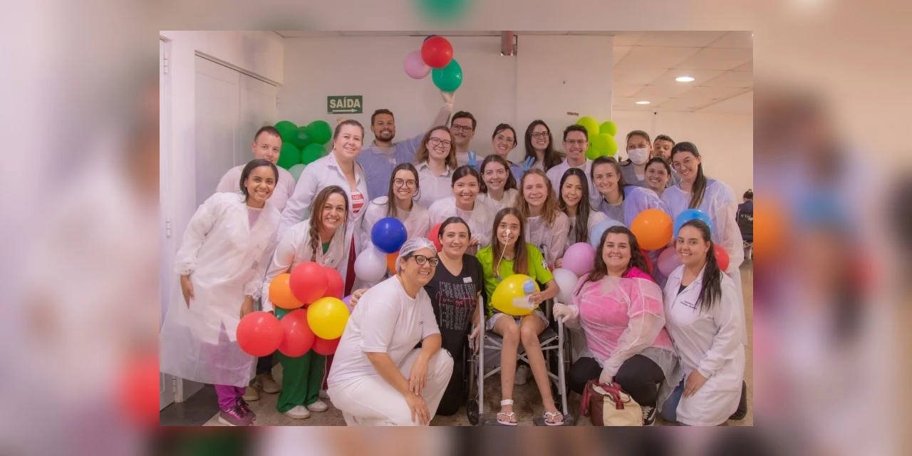 Adolescente recebe alta após mais de 80 dias internada no HU-UEPG
