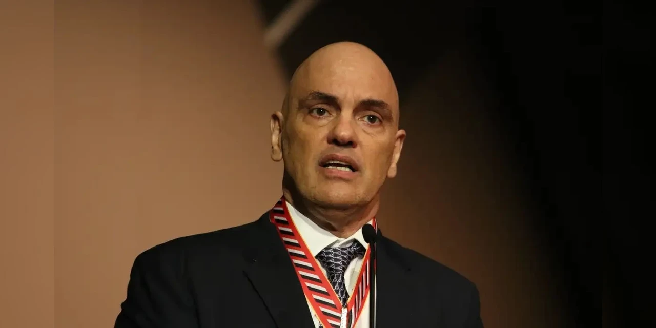 Moraes diz que X pagou multa em conta errada e pede regularização