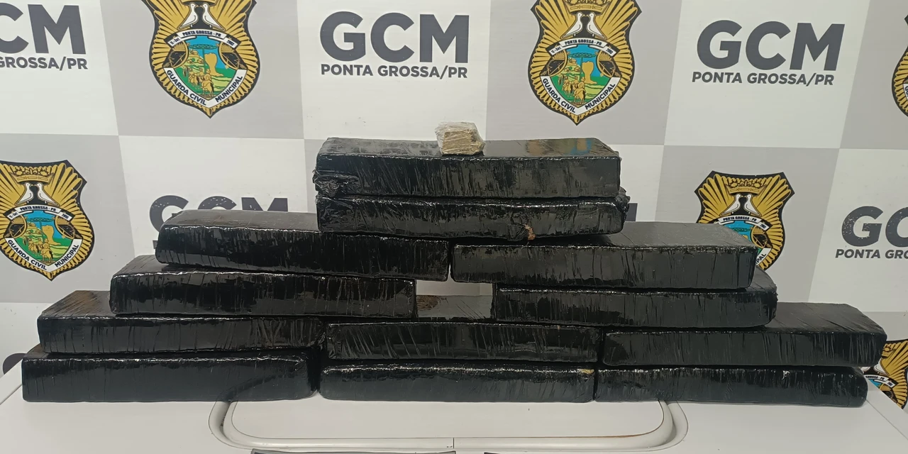 Guarda Municipal flagra suspeito de tráfico com 10 quilos de maconha dentro de carro em Oficinas