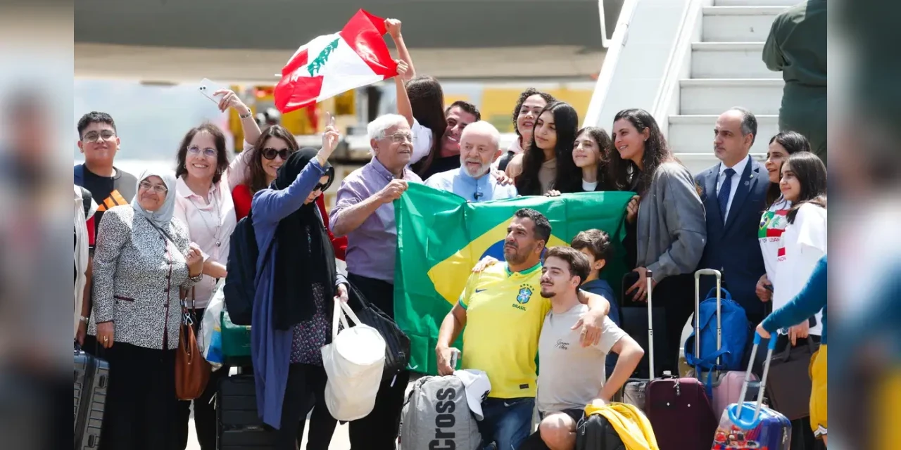 Repatriados do Líbano são recebidos por Lula em São Paulo