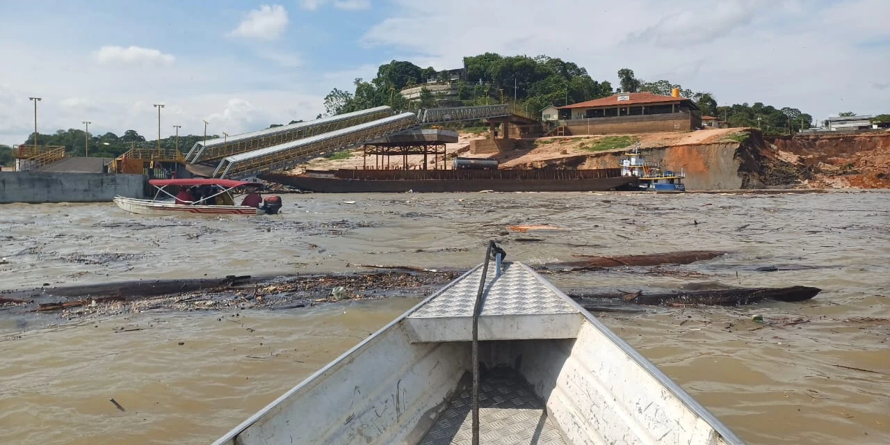 Porto em Manacapuru, no Amazonas, desaba em meio a obras