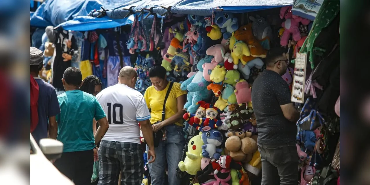 Comércio recua 0,3% em agosto, mas acumula alta em 2024