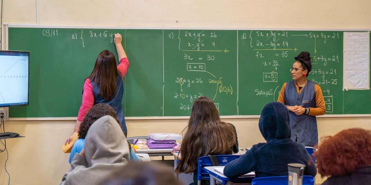 SEED anuncia mais 1.100 vagas para professores aprovados em concurso público