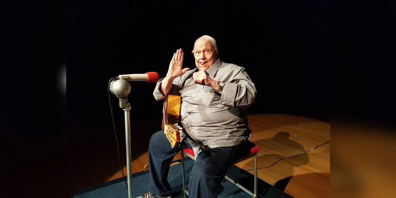 Humorista Ary Toledo morre aos 87 anos