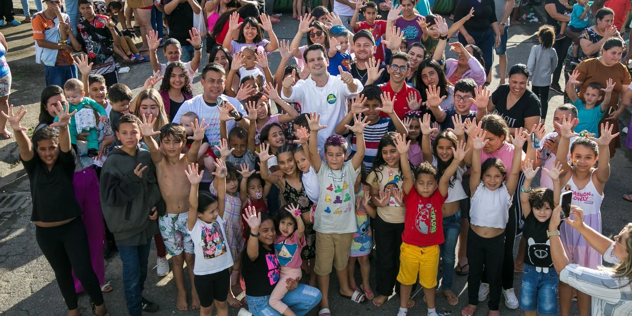 No Dia das Crianças, Eduardo Pimentel celebra infância e destaca propostas para os curitibinhas