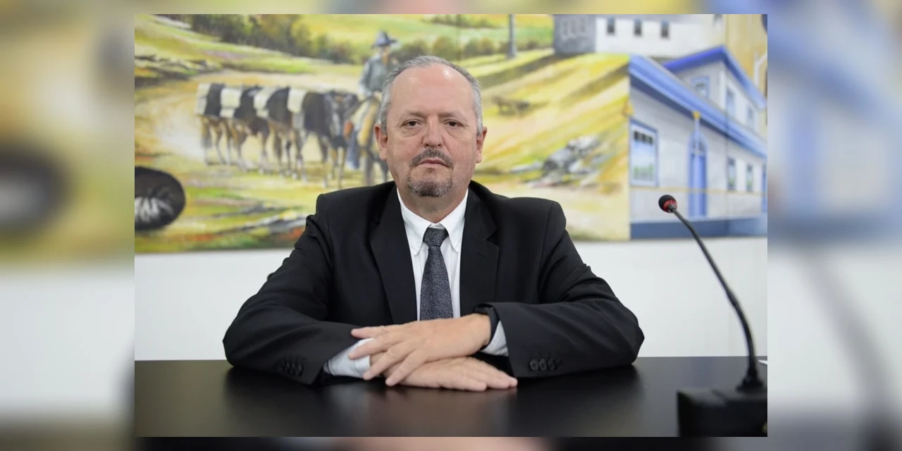 Álvaro Telles reassume Prefeitura de Castro