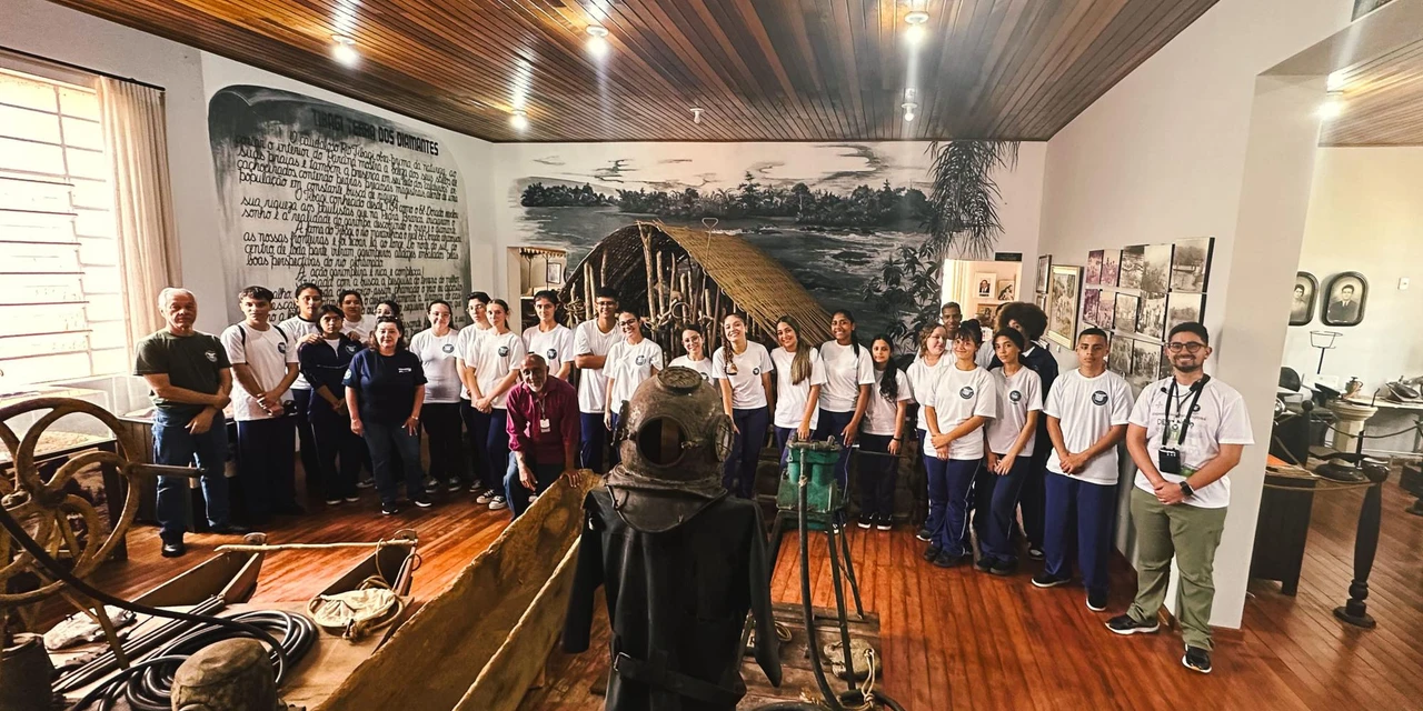 Projeto Expedições Pedagógicas leva alunos de PG a explorar belezas naturais e história de Tibagi