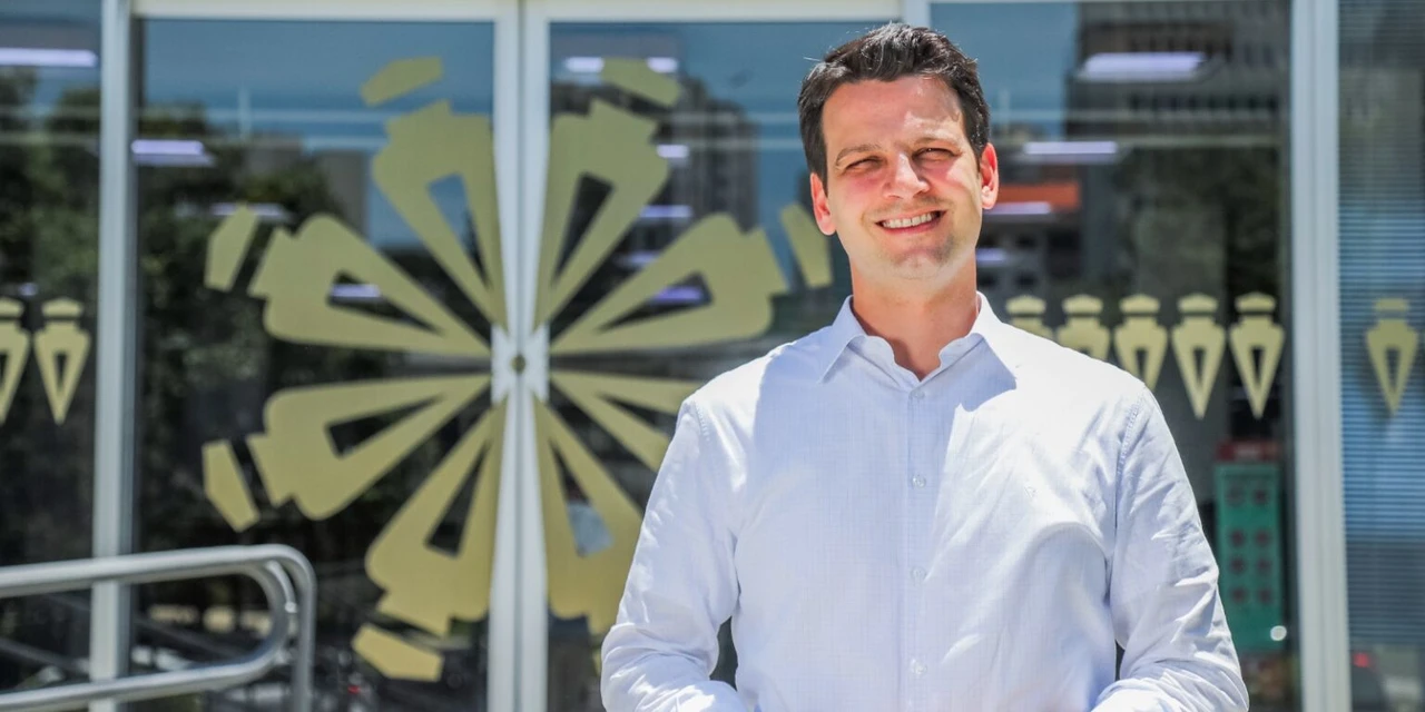 Eduardo Pimentel é eleito prefeito de Curitiba