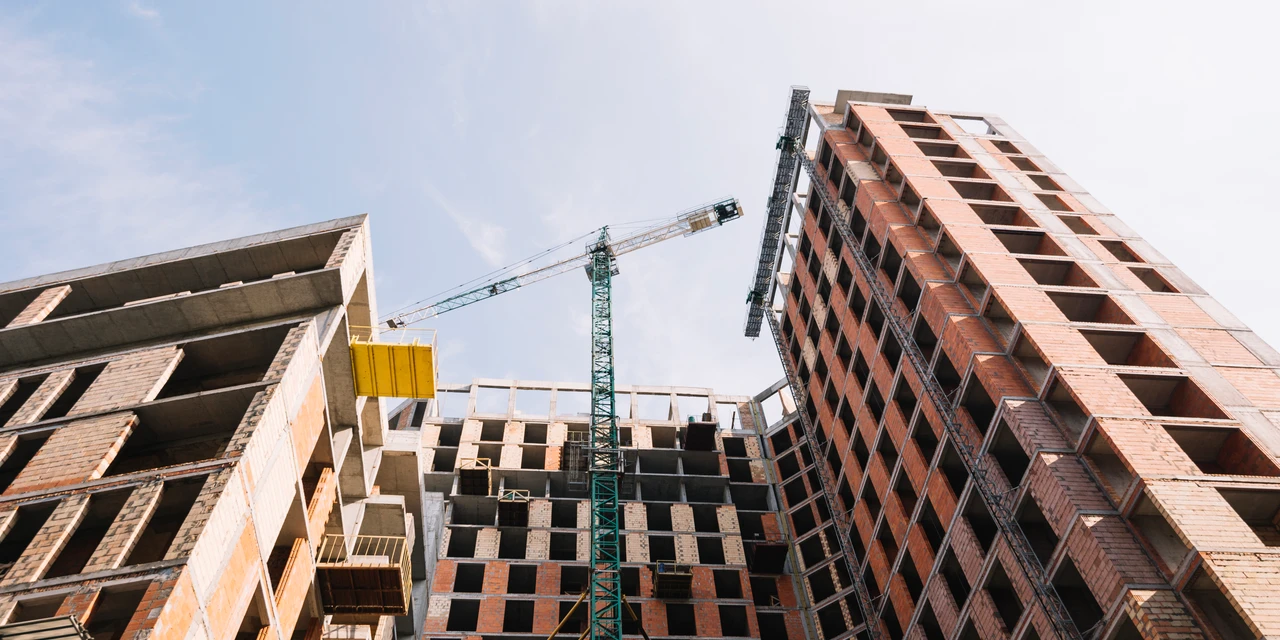 Informe Bazacon: Cbic eleva projeção de crescimento da construção civil