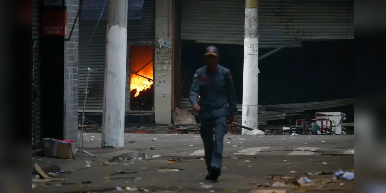 Incêndio em shopping no Brás pode ter atingido cerca de 200 lojas