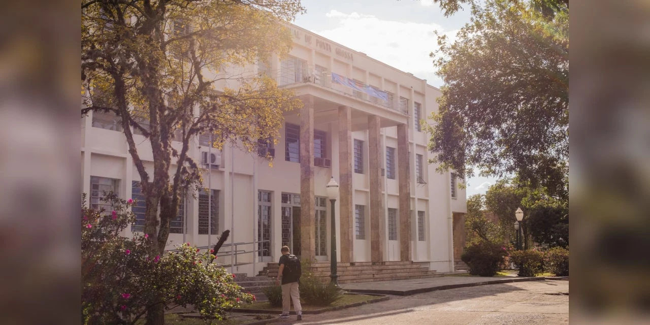Curso de Pedagogia da UEPG recebe nota máxima em Guia da Faculdade