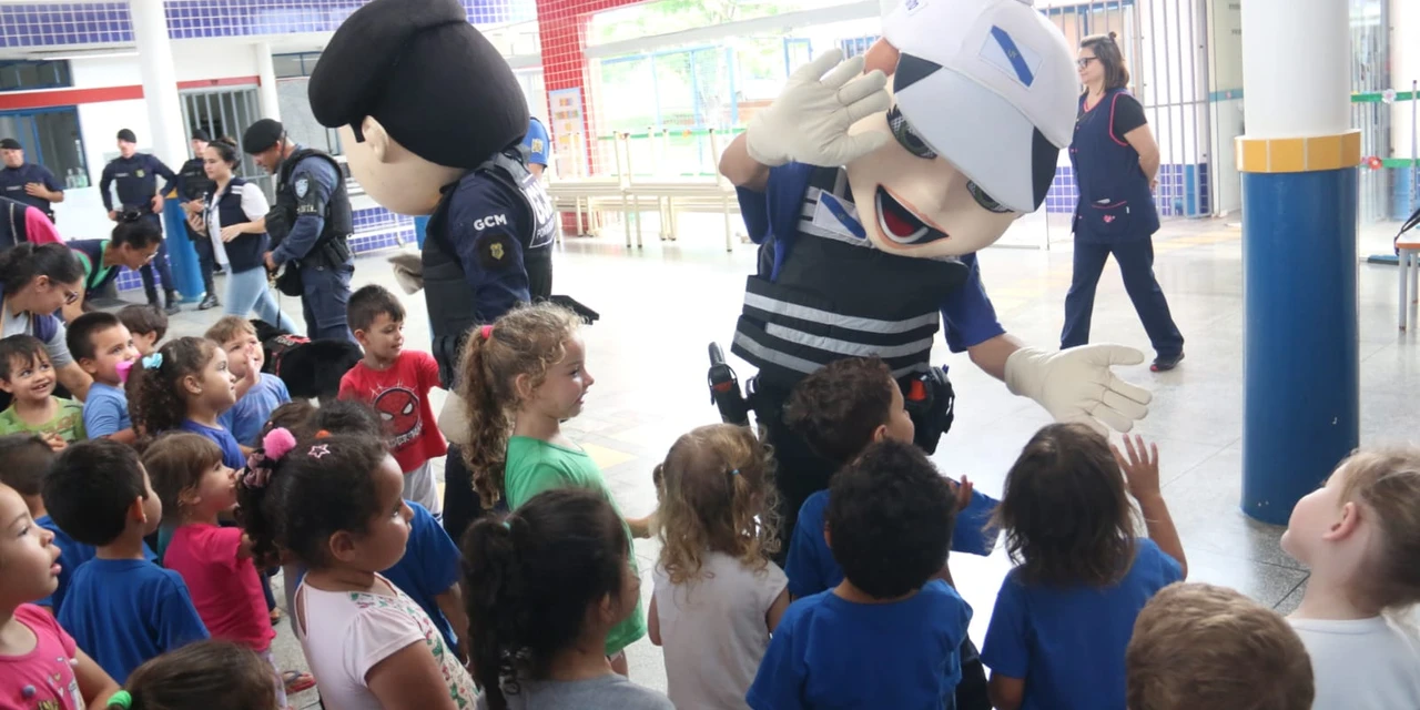 GCM e Superintendência de Trânsito promovem tarde de integração no CMEI Isaak Alfred Schilklaper