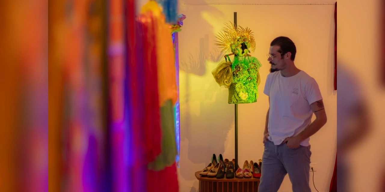 Galeria da Proex reúne adereços cênicos do Fenata em nova exposição