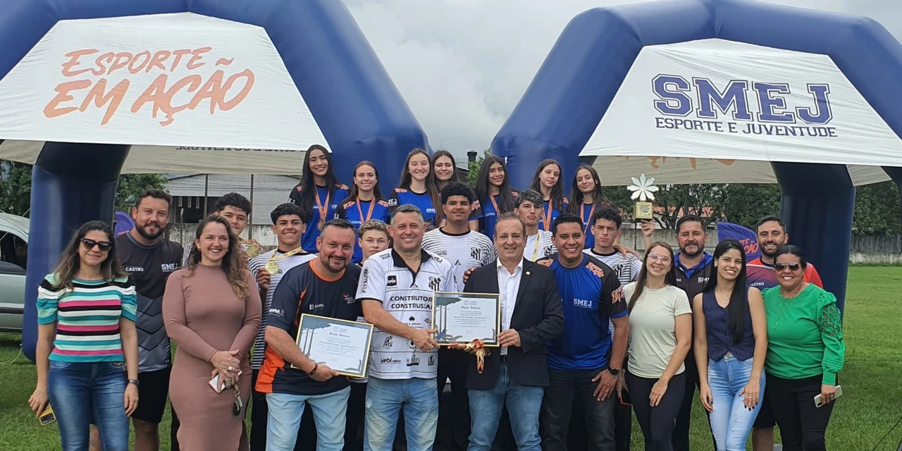 Deputado Moacyr Fadel entrega Menção Honrosa para atletas de Castro