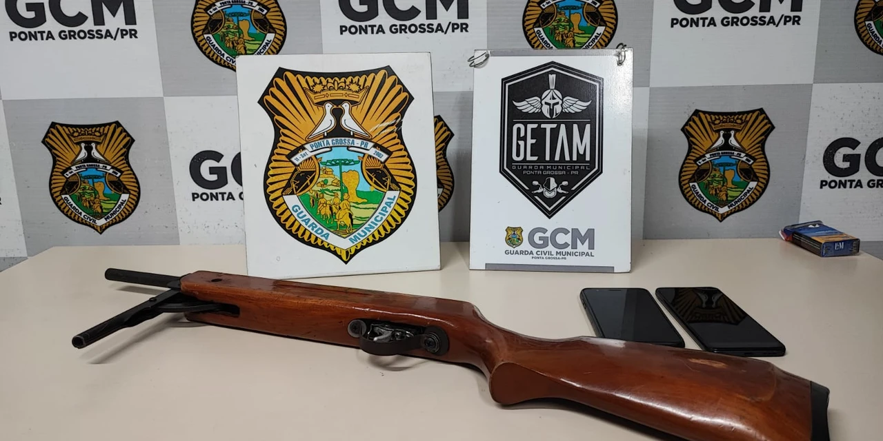 Casal é detido pela Guarda Municipal com arma de fogo em PG