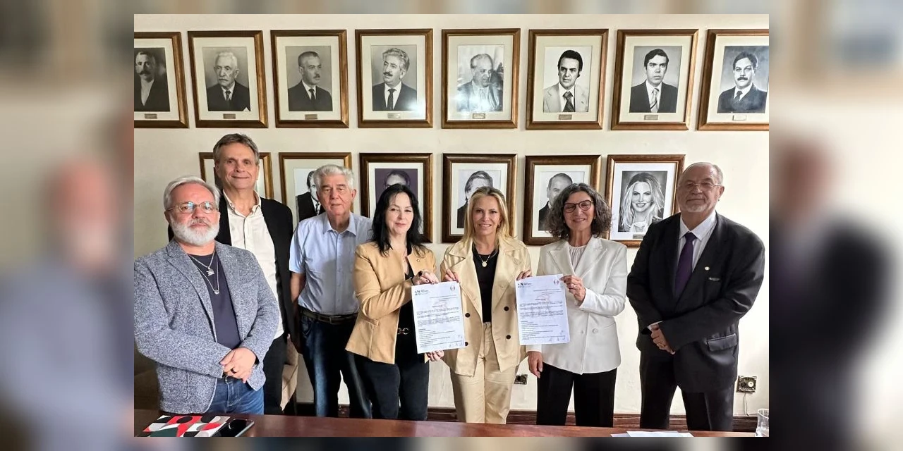 Assinatura de convênio entre Associação Giuseppe Garibaldi e Centro Cultural Dante Alighieri garante curso de italiano, no Centro Histórico de Curitiba