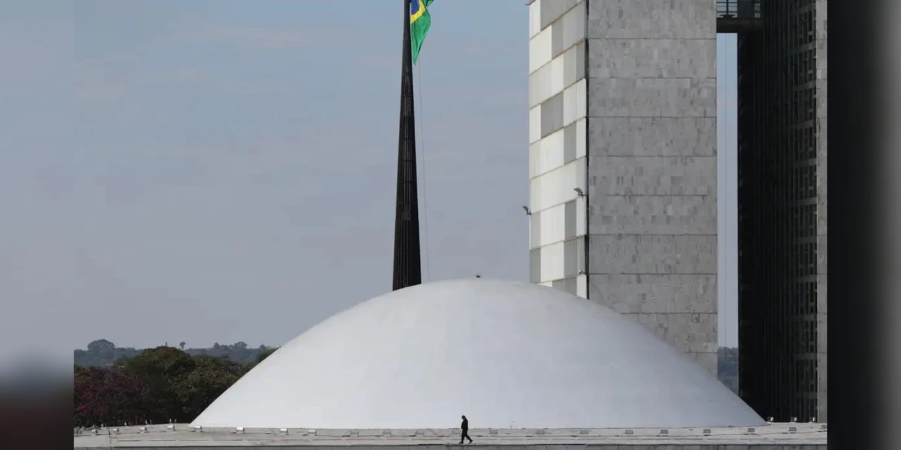 Bets são cassinos instalados dentro das casas, diz presidente da CPI