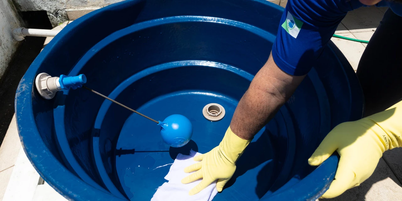 Preparativos: Sanepar alerta para importância da limpeza da caixa d’água no Litoral