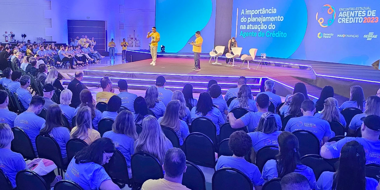Fomento Paraná e Sebrae/PR promovem encontro para capacitar agentes de crédito