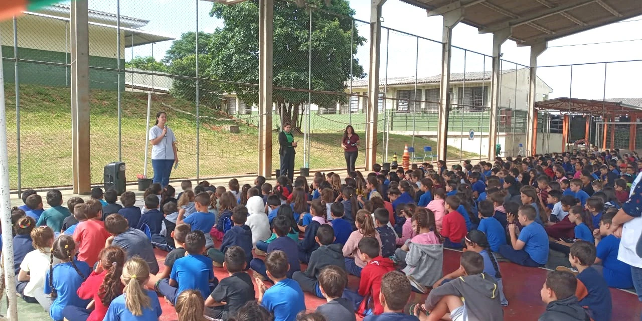 Unimed Ponta Grossa realiza ações de prevenção contra a dengue nas escolas municipais