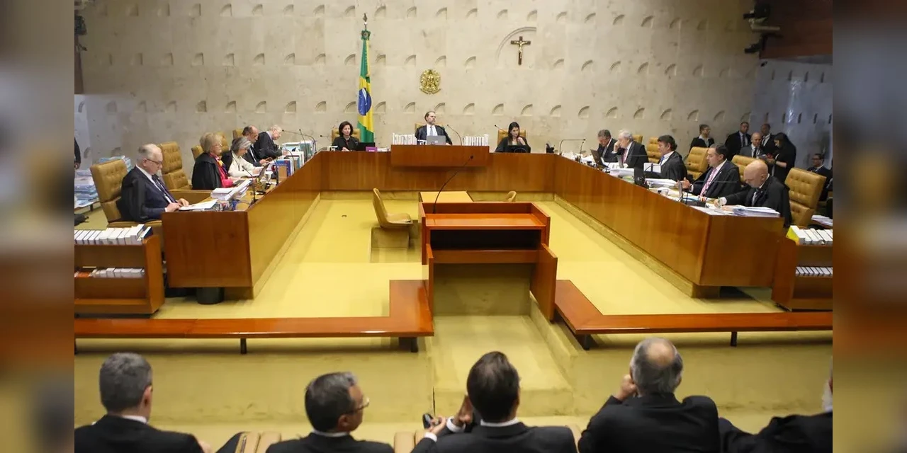Maioria do STF vota por manter símbolos religiosos em órgãos públicos