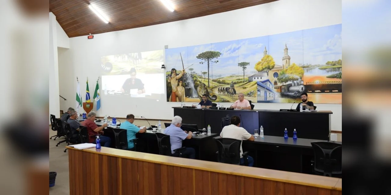 Equipe de futsal de Castro é homenageada na Câmara