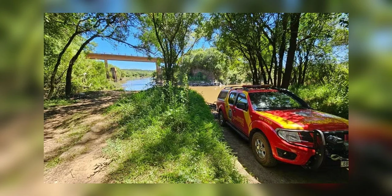 Corpo de Bombeiros triplica efetivo nas buscas por homem desaparecido no Rio Tibagi há dez dias