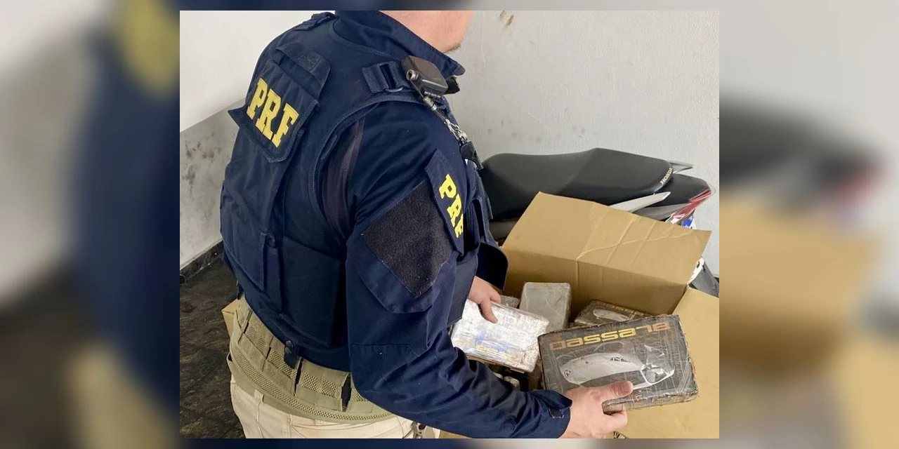 Vídeo: PRF apreende mais de 200 kg de cocaína em fundo falso no teto de cabine de caminhão