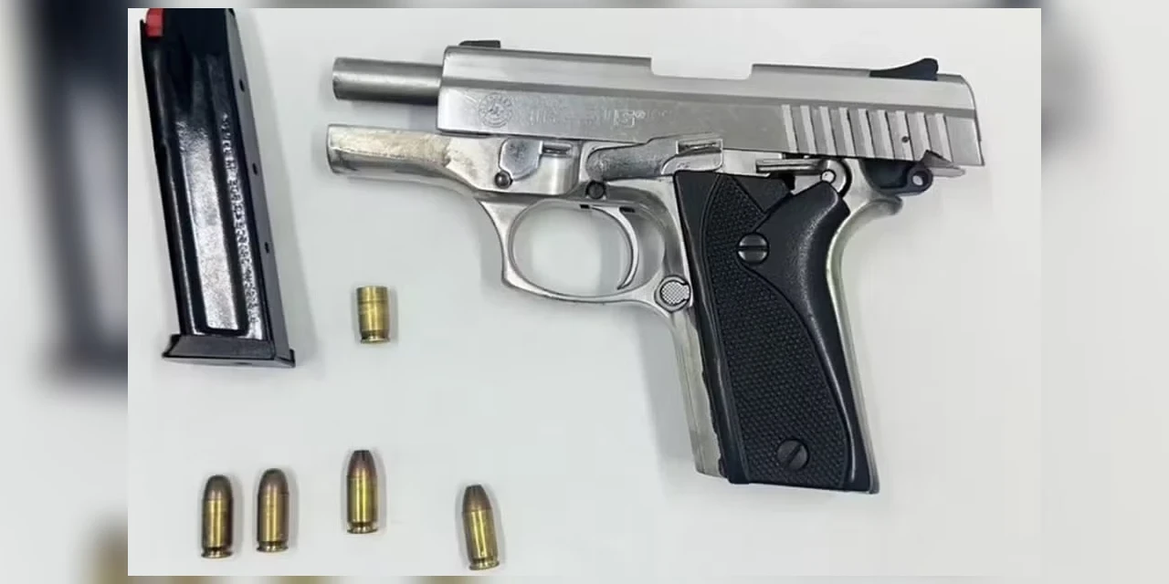 Homem é detido com pistola e dispara acidentalmente contra o próprio órgão genital