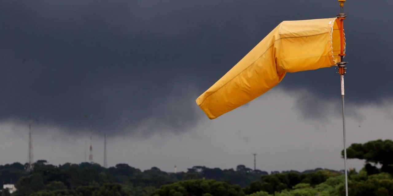 Defesa Civil alerta para risco de fortes tempestades de sábado até segunda-feira