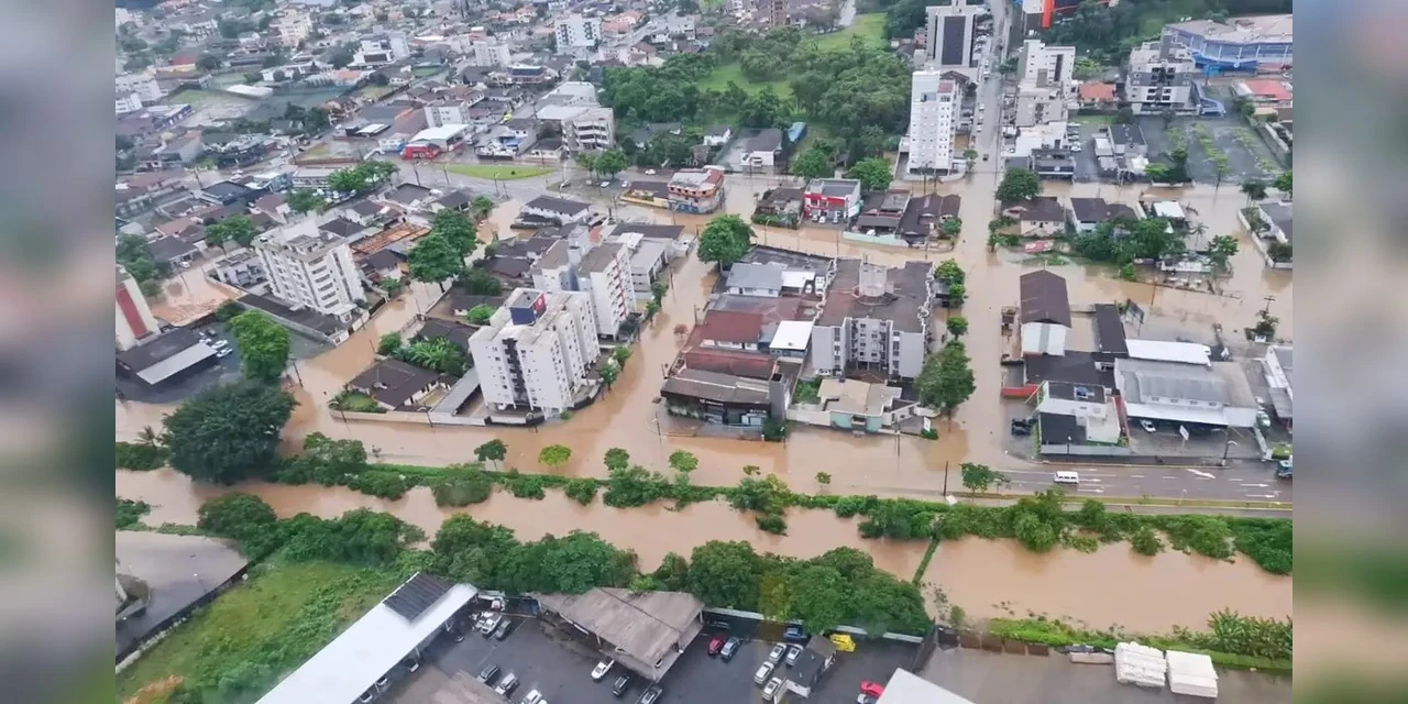Defesa Civil prevê chuva forte até segunda-feira em Santa Catarina
