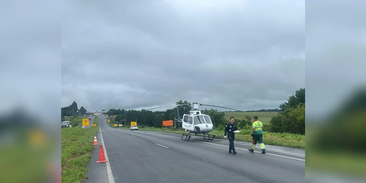 Colisão lateral entre dois veículos deixa vítima ferida na BR-376