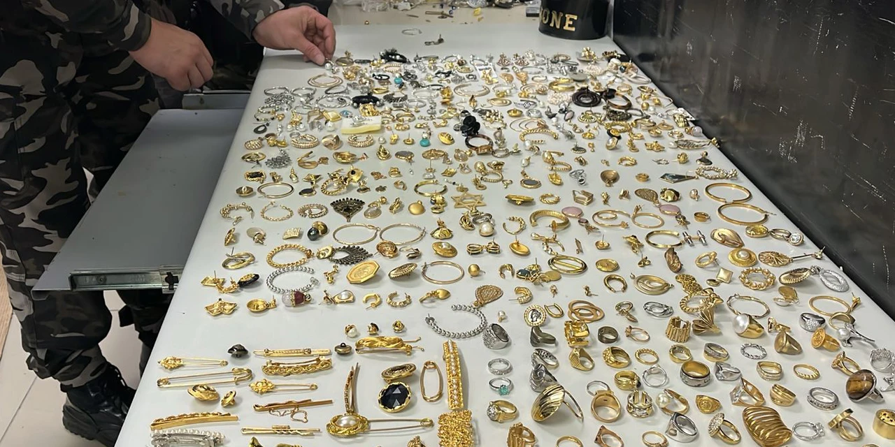 Joias avaliadas em R$ 1 milhão são furtadas de condomínio de luxo