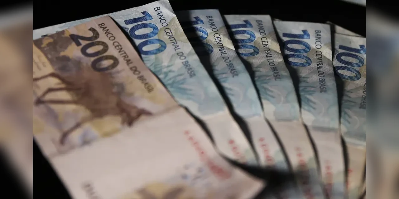 Inflação que calcula reajuste do salário mínimo fica em 4,84%