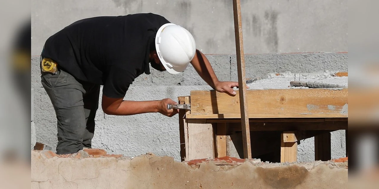 Informe Bazacon: Preços da construção variam 0,24% em novembro com recuo nos custos de materiais e mão de obra