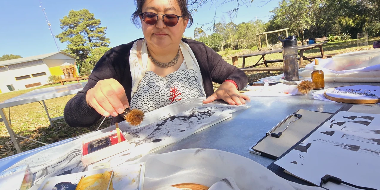 Oficina gratuita de pintura oriental é ofertada no Ponto Azul nesta segunda-feira (16)