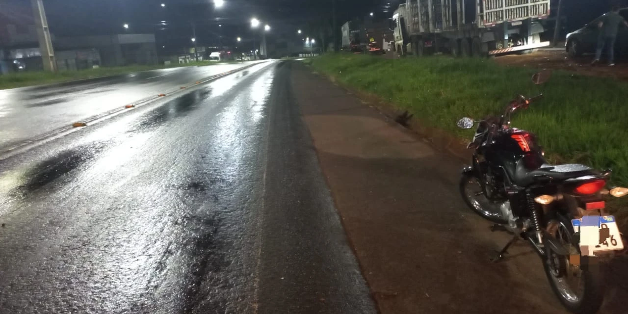 Motociclista fica ferida após atropelar animal na PR-160