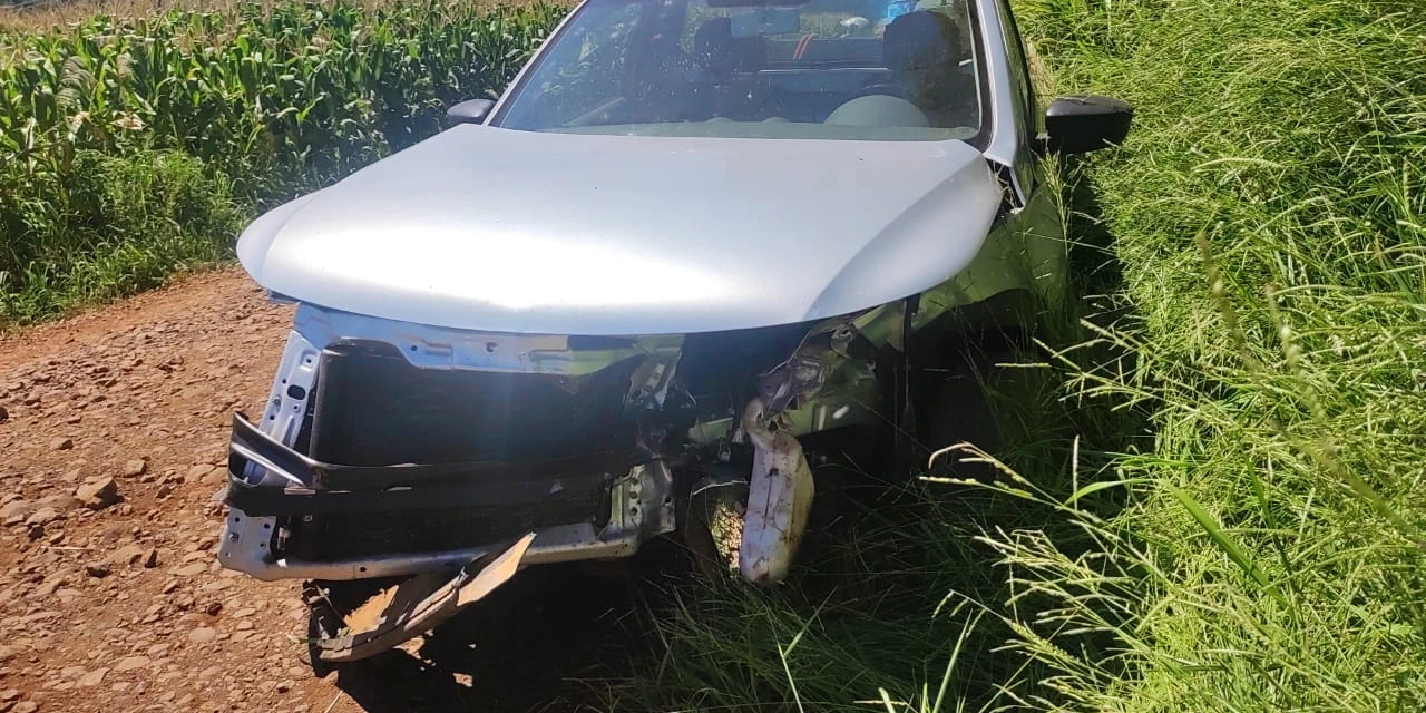 Colisão entre automóveis deixa quatro pessoas feridas na PR-487