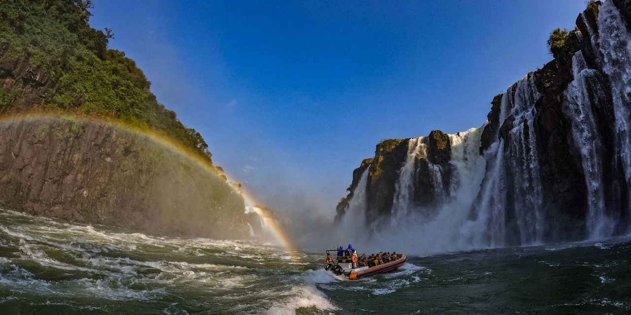 894 mil turistas estrangeiros: Paraná foi o 3º principal destino no Brasil em 2024