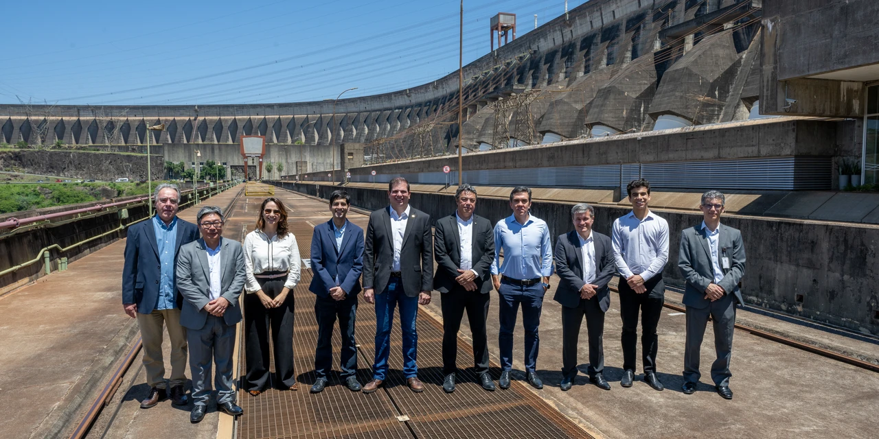 CCEE e EPE visitam Itaipu e obras do sistema de transmissão de energia da Usina