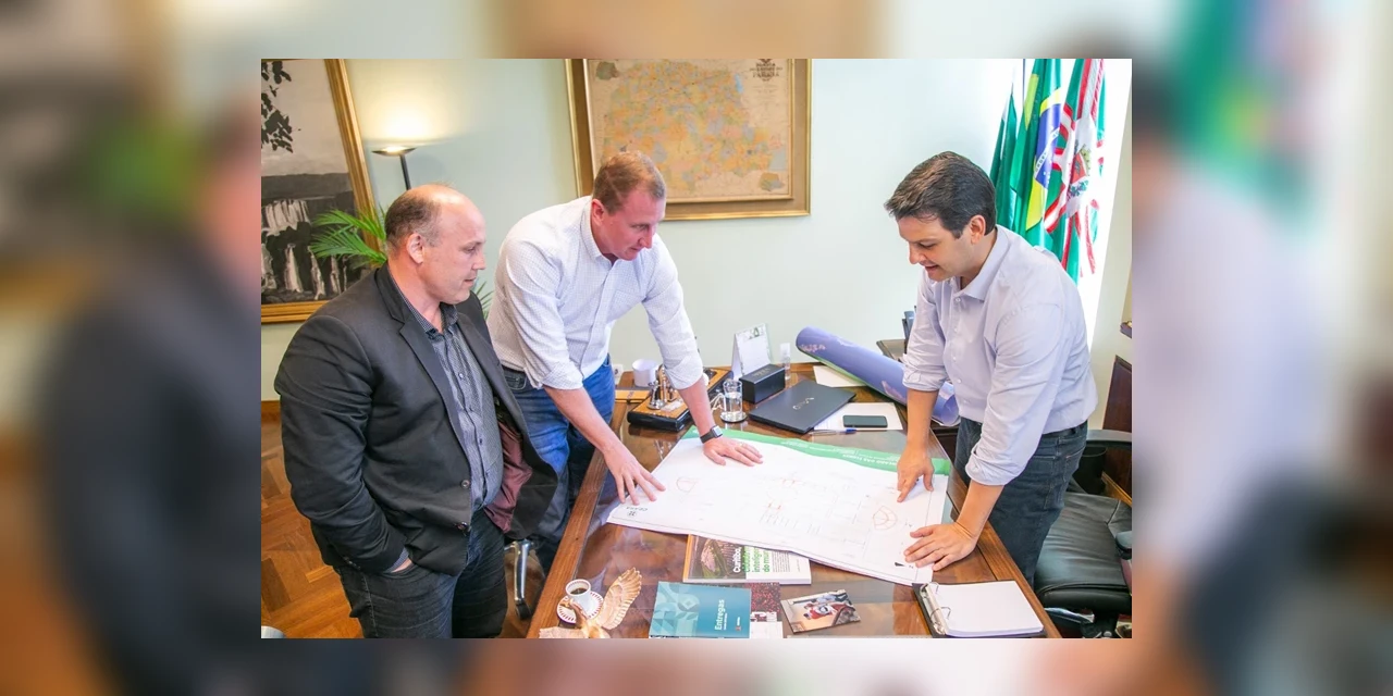 Eduardo Pimentel discute projetos para fortalecer Segurança Alimentar e agricultura familiar em Curitiba