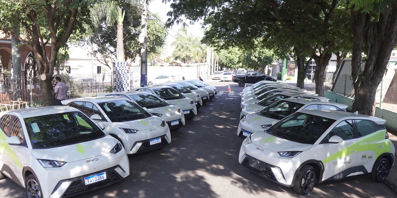 Itaipu entrega 16 veículos elétricos para consórcio de municípios do noroeste do PR