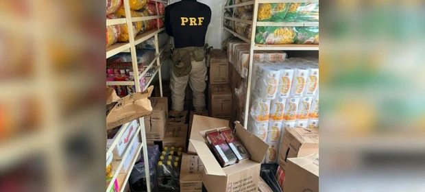 PRF apreende caminhão com cerca de 8 mil maços de cigarro contrabandeados com destino a Ponta Grossa