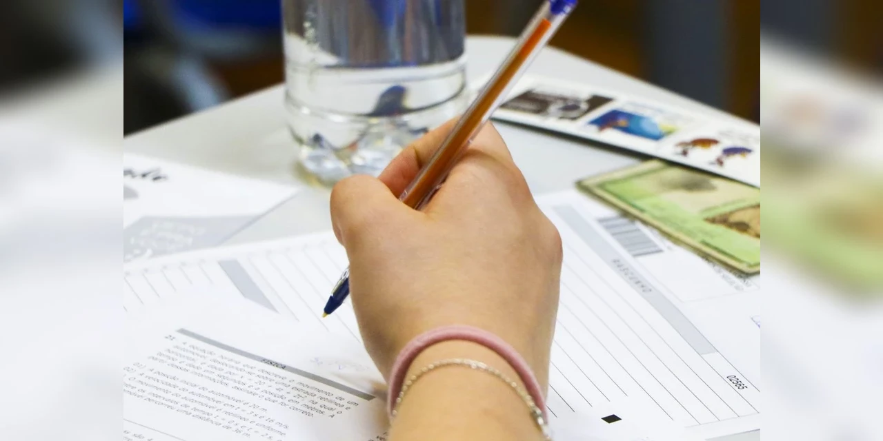 Enem 2024 registrou 12 redações com nota mil; saiba de onde são os alunos