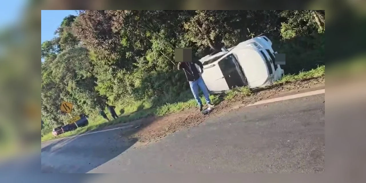 Engavetamento entre seis veículos interdita BR-277 no Paraná