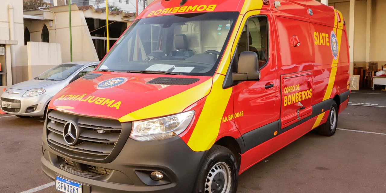 Trabalhador fica em estado grave ao cair de telhado de shopping