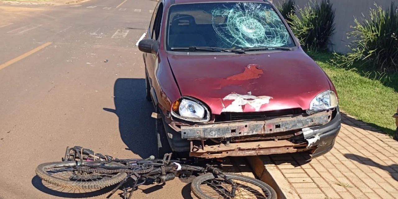 Mobilete fura preferencial e causa acidente em bairro de Ponta Grossa