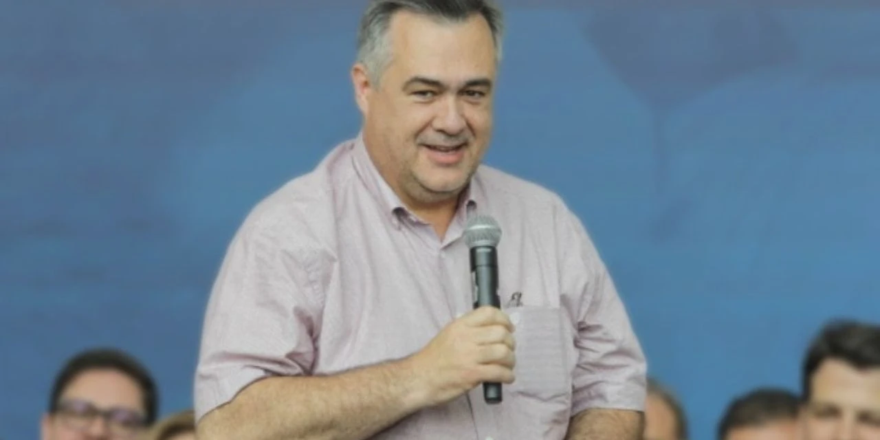 Beto Preto comemora índices de cobertura vacinal no Paraná; assista