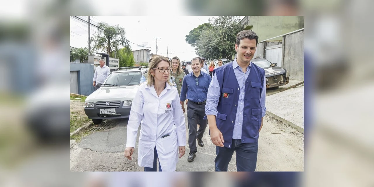 Eduardo Pimentel acompanha o primeiro mutirão do ano contra a dengue em Curitiba
