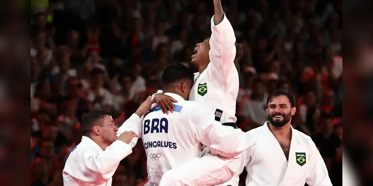 Judô: Brasil bate EUA em disputa por equipes, 1ª após bronze em Paris